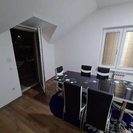 Apartmani Mladenovic Kijevo 外观 照片