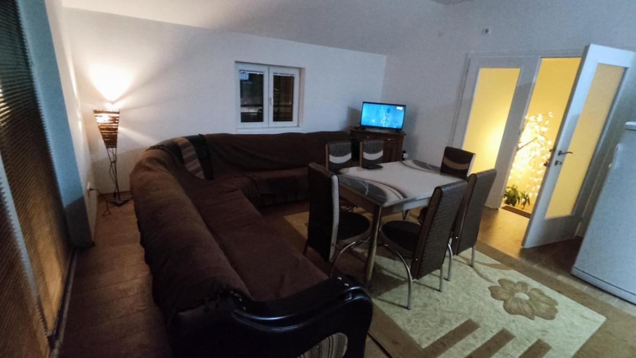 Apartmani Mladenovic Kijevo 外观 照片
