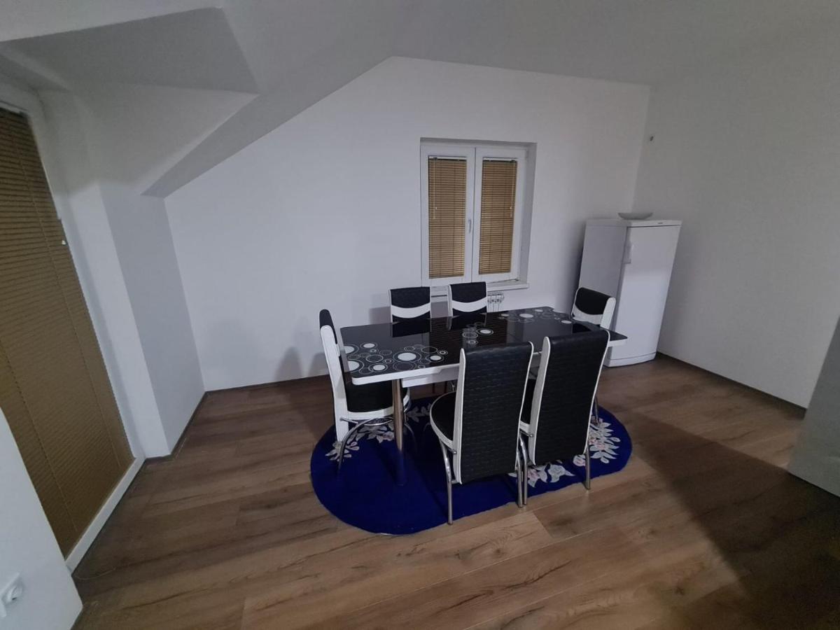 Apartmani Mladenovic Kijevo 外观 照片