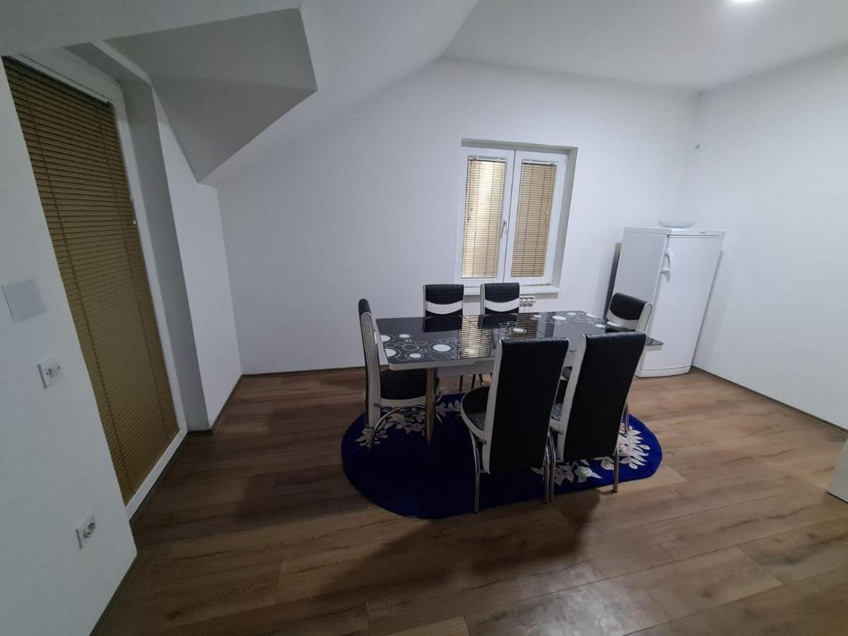 Apartmani Mladenovic Kijevo 外观 照片