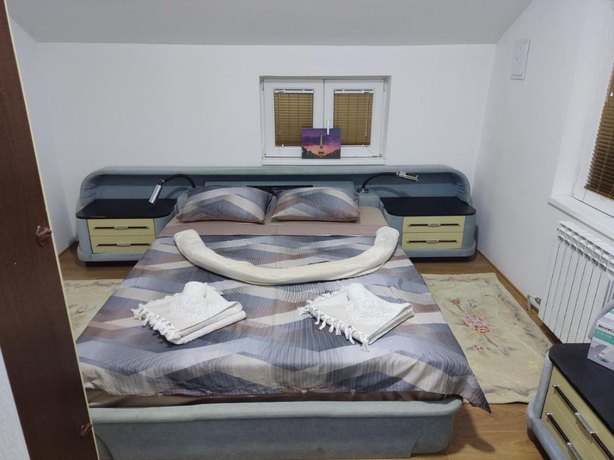 Apartmani Mladenovic Kijevo 外观 照片
