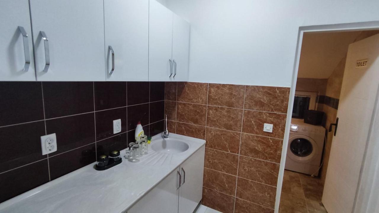 Apartmani Mladenovic Kijevo 外观 照片